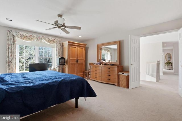 3 HONEYSUCKLE LN, Broomall, PA 19008
