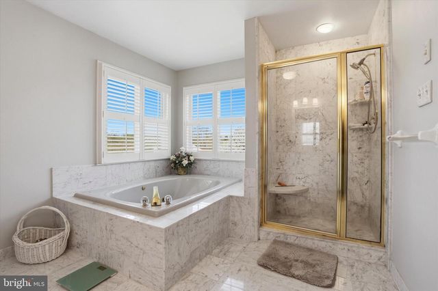 3 HONEYSUCKLE LN, Broomall, PA 19008