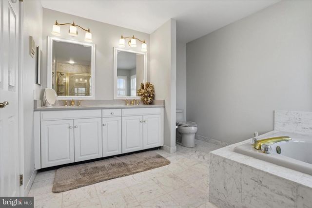 3 HONEYSUCKLE LN, Broomall, PA 19008