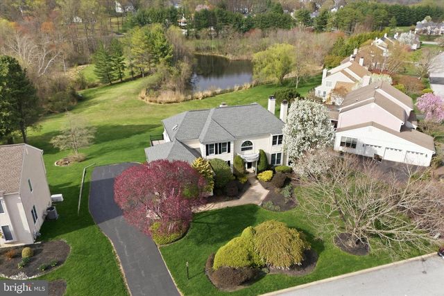 3 HONEYSUCKLE LN, Broomall, PA 19008