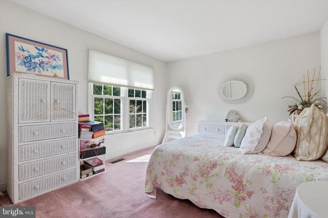 3 HONEYSUCKLE LN, Broomall, PA 19008