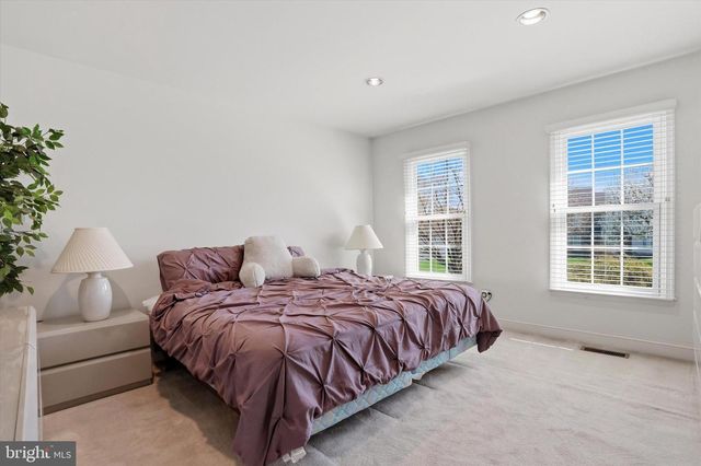 3 HONEYSUCKLE LN, Broomall, PA 19008