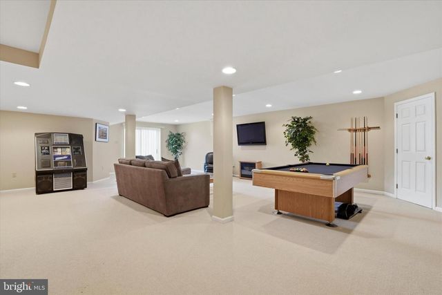 3 HONEYSUCKLE LN, Broomall, PA 19008