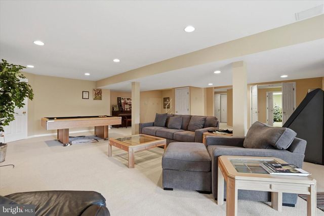 3 HONEYSUCKLE LN, Broomall, PA 19008