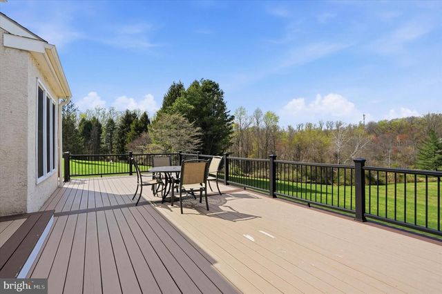 3 HONEYSUCKLE LN, Broomall, PA 19008
