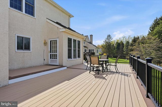 3 HONEYSUCKLE LN, Broomall, PA 19008
