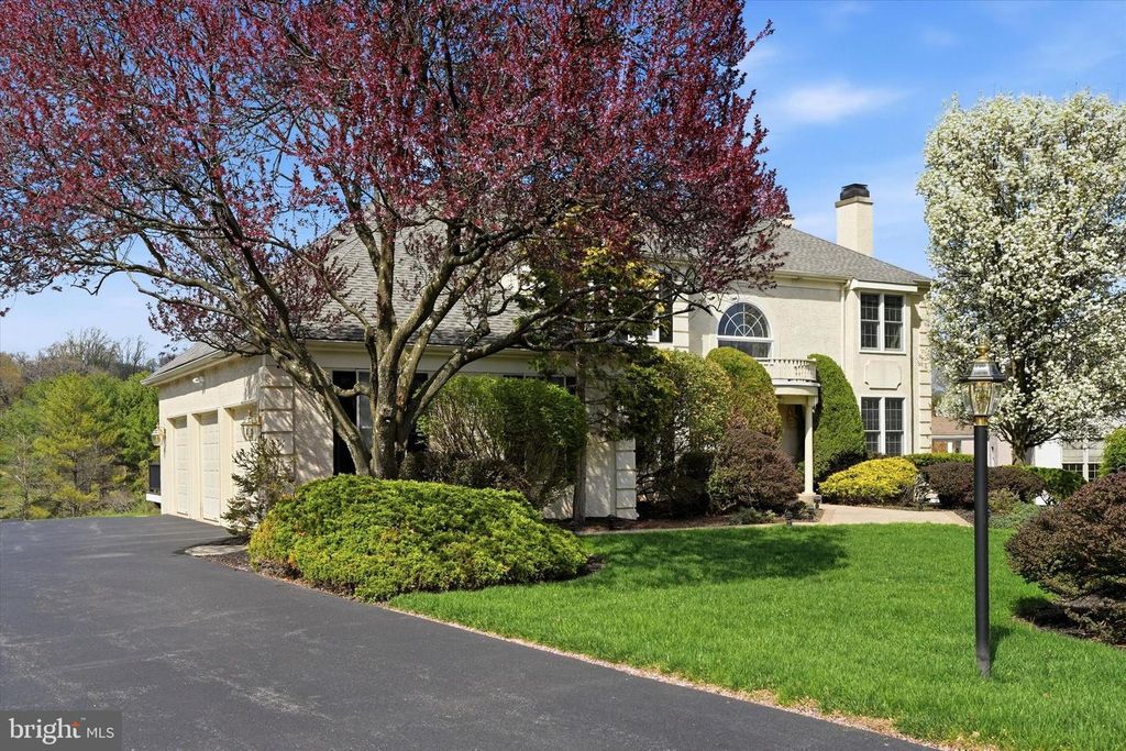 3 HONEYSUCKLE LN, Broomall, PA 19008