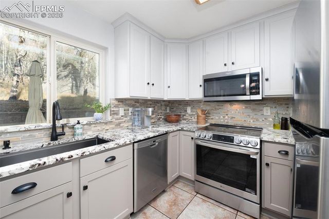 320 Hilton Road, Manitou Springs, CO 80829