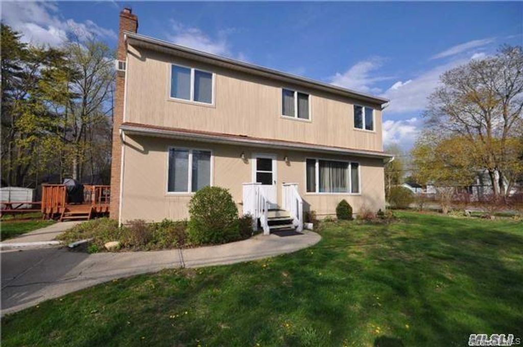 18 Larsen Avenue, Smithtown, NY 11787 — exterior
