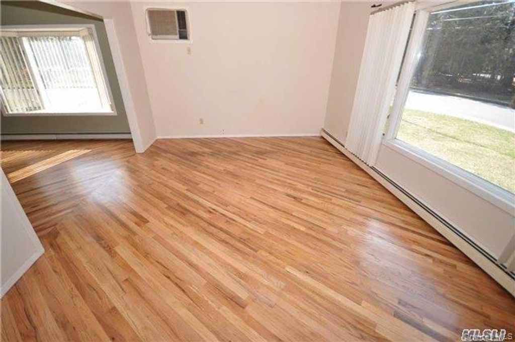 18 Larsen Avenue, Smithtown, NY 11787 — photo 3