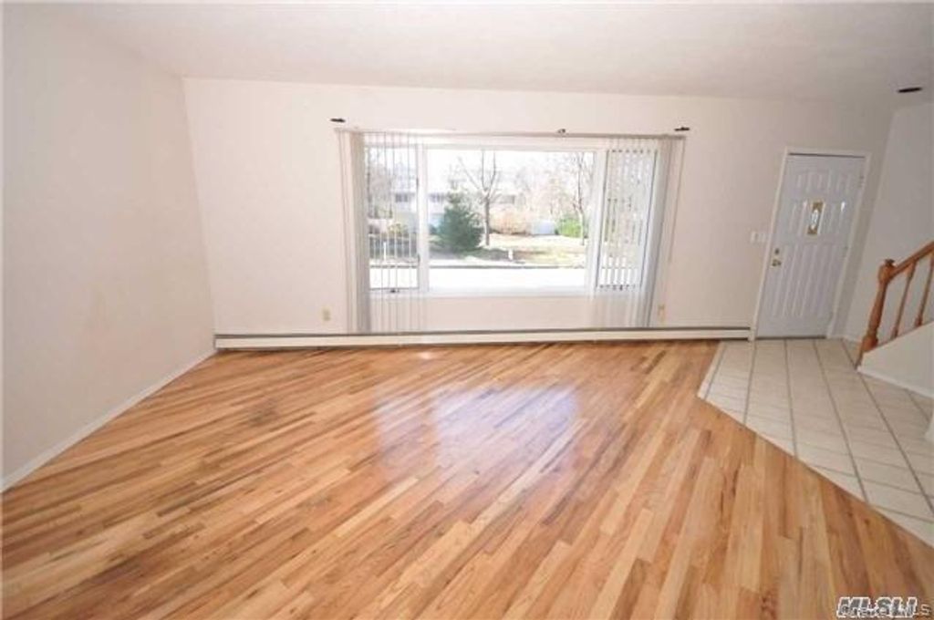 18 Larsen Avenue, Smithtown, NY 11787 — photo 4