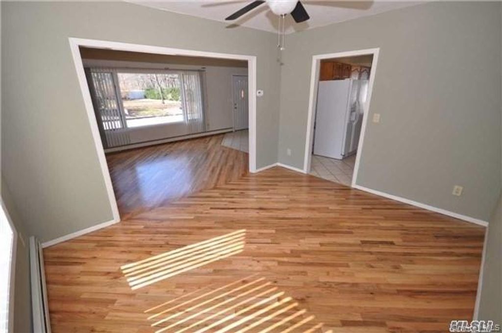 18 Larsen Avenue, Smithtown, NY 11787 — photo 5