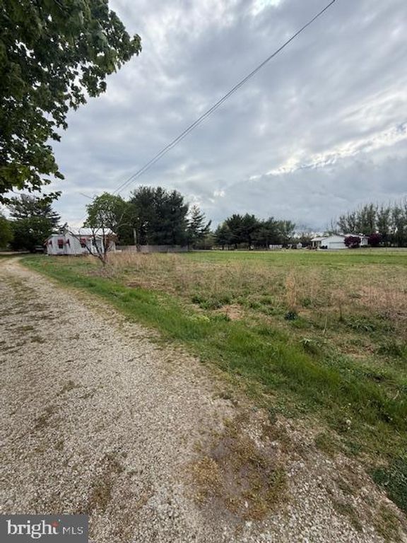 521 E FOREST GROVE RD, Vineland, NJ 08360
