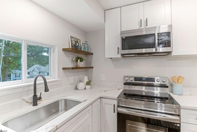 12 E Decatur Street, Greenville, SC 29617