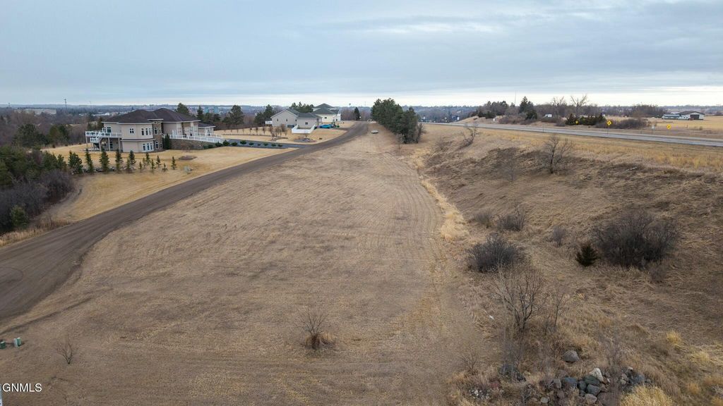 1107 9th Avenue NW, Jamestown, ND 58401 photo 3