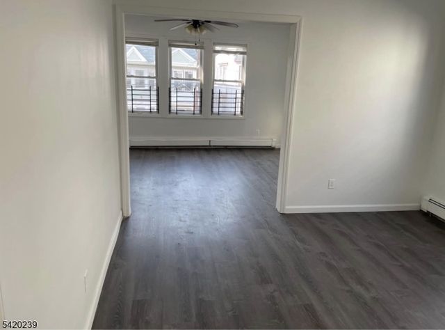 194 Hobson St, Newark City, NJ 07112