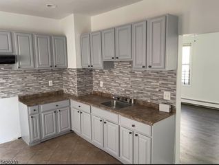 194 Hobson St, Newark City, NJ 07112