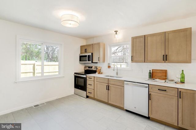 8077 FOX MILL RD, Harrisburg, PA 17112