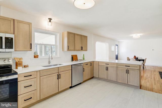 8077 FOX MILL RD, Harrisburg, PA 17112