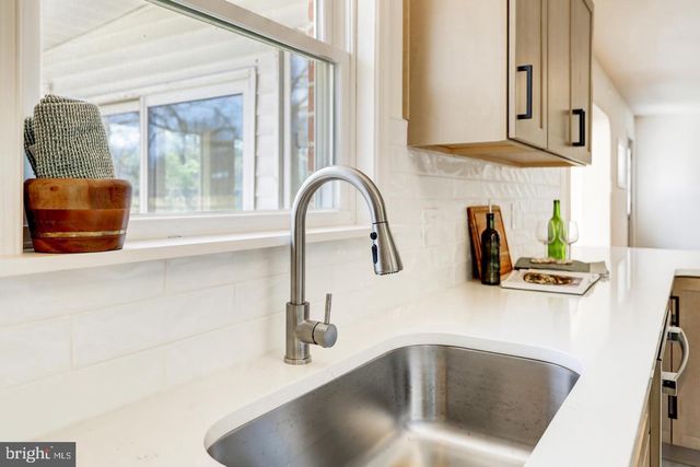 8077 FOX MILL RD, Harrisburg, PA 17112