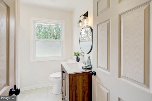 8077 FOX MILL RD, Harrisburg, PA 17112