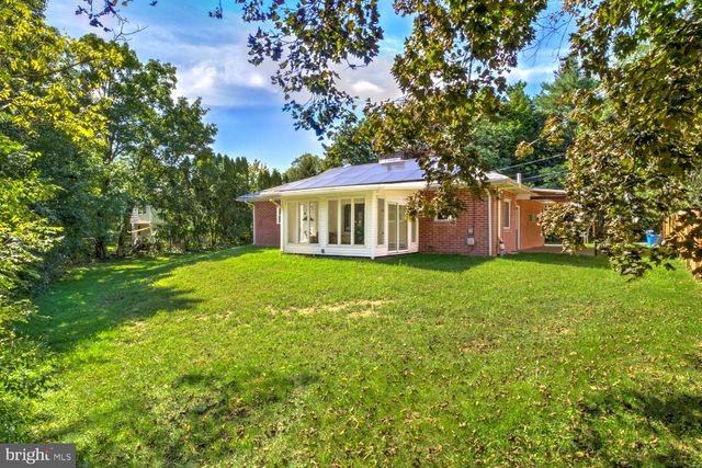 8077 FOX MILL RD, Harrisburg, PA 17112