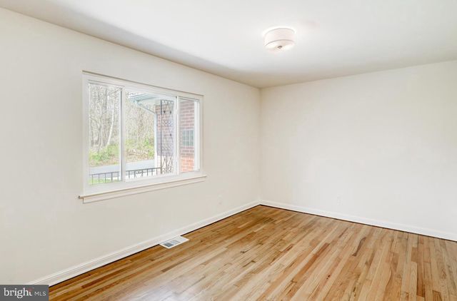 8077 FOX MILL RD, Harrisburg, PA 17112