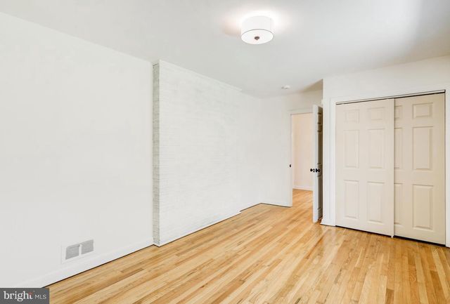 8077 FOX MILL RD, Harrisburg, PA 17112