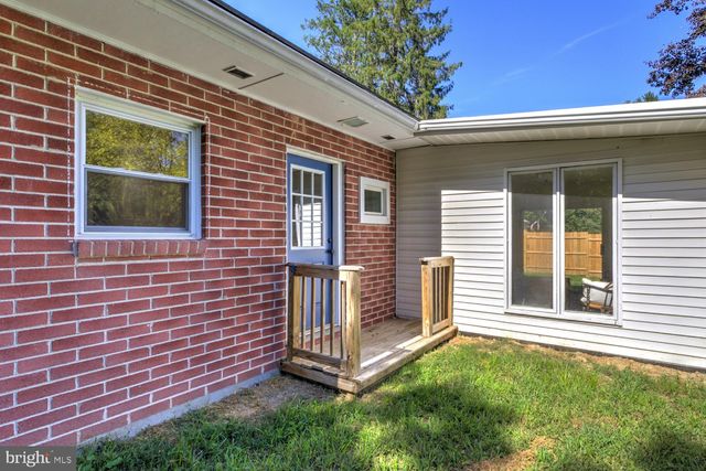 8077 FOX MILL RD, Harrisburg, PA 17112