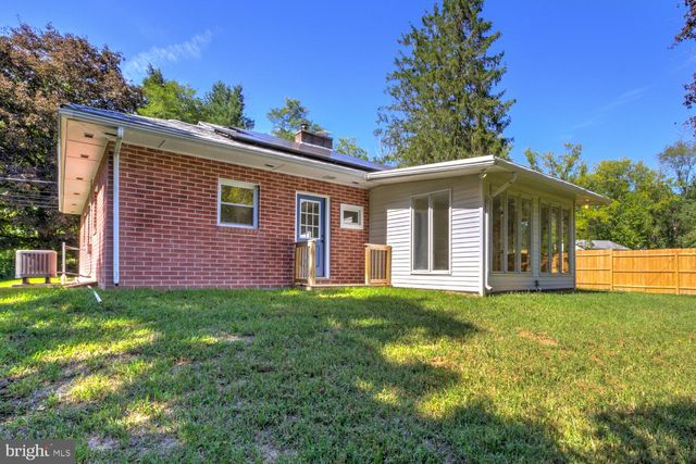 8077 FOX MILL RD, Harrisburg, PA 17112