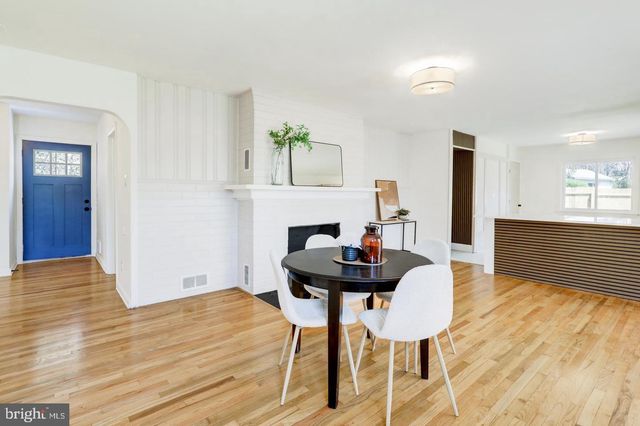 8077 FOX MILL RD, Harrisburg, PA 17112