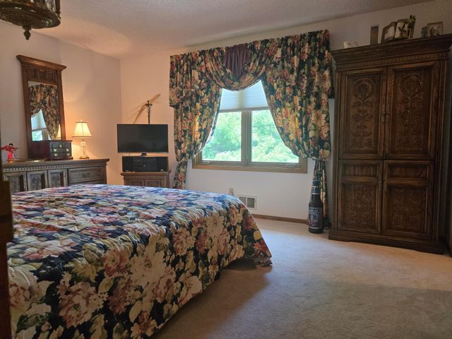 1280 Stassen Drive, West Saint Paul, MN 55118