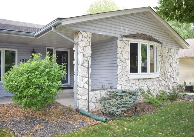 1280 Stassen Drive, West Saint Paul, MN 55118