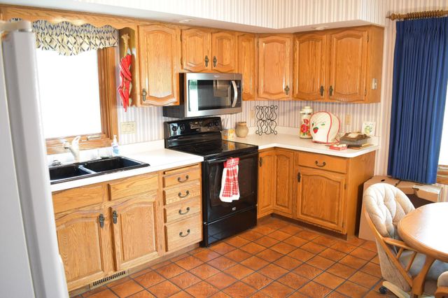 1280 Stassen Drive, West Saint Paul, MN 55118