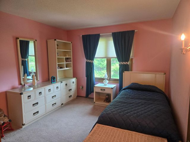 1280 Stassen Drive, West Saint Paul, MN 55118