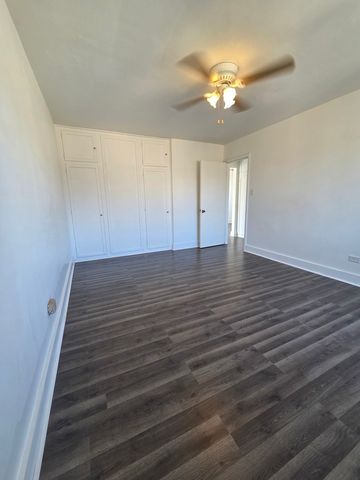 2044 E 72nd Place 3, Chicago, IL 60649