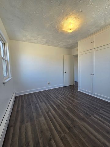 2044 E 72nd Place 3, Chicago, IL 60649