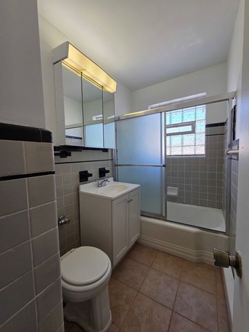 2044 E 72nd Place 3, Chicago, IL 60649