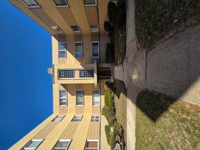 2044 E 72nd Place 3, Chicago, IL 60649