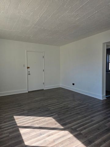 2044 E 72nd Place 3, Chicago, IL 60649