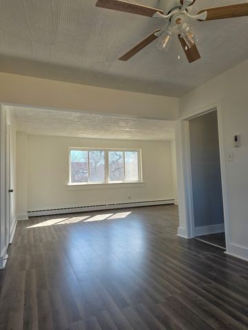 2044 E 72nd Place 3, Chicago, IL 60649