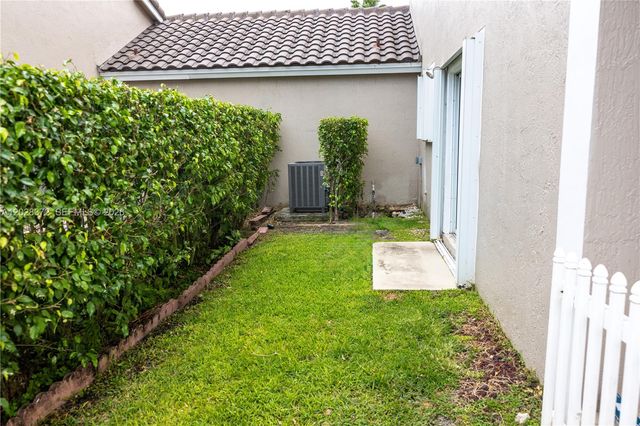10560 NW 57th Ct, Coral Springs, FL 33076
