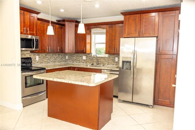 10560 NW 57th Ct, Coral Springs, FL 33076