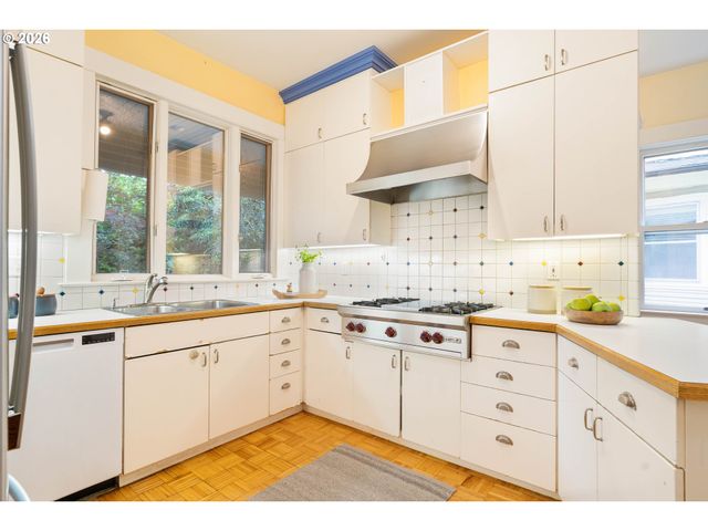 2417 Ne 16TH Ave, Portland, OR 97212
