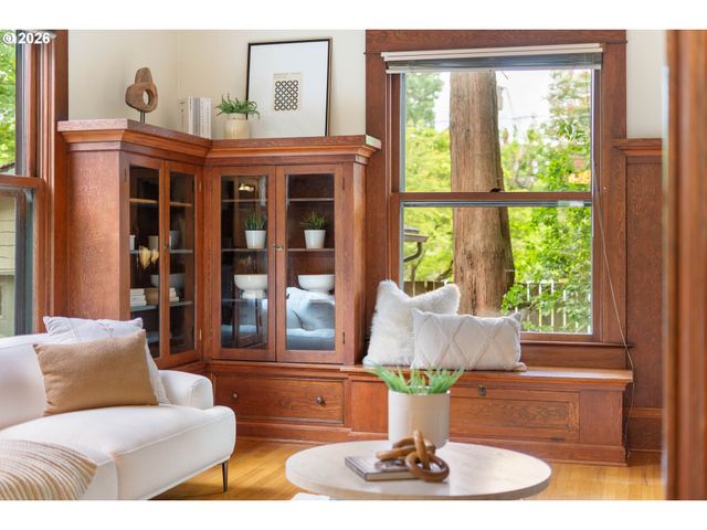 2417 Ne 16TH Ave, Portland, OR 97212