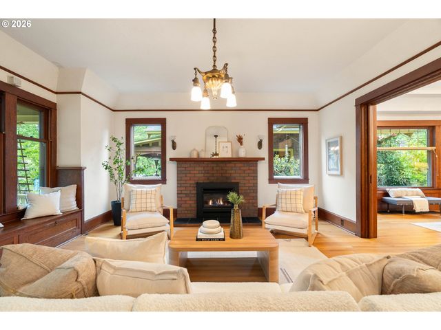 2417 Ne 16TH Ave, Portland, OR 97212