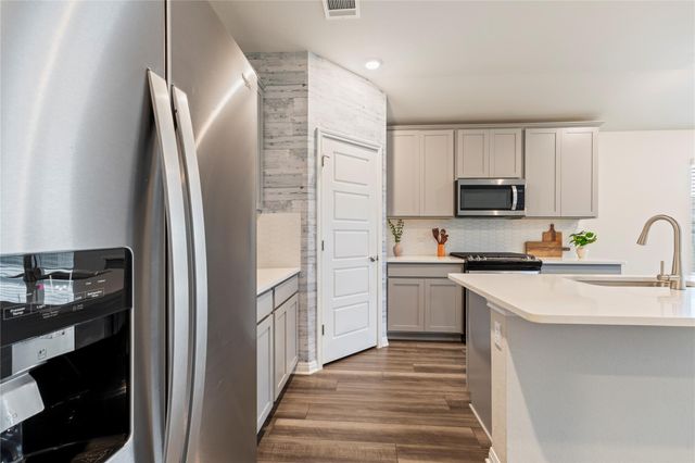 613 Wild Spur LN, Liberty Hill, TX 78642