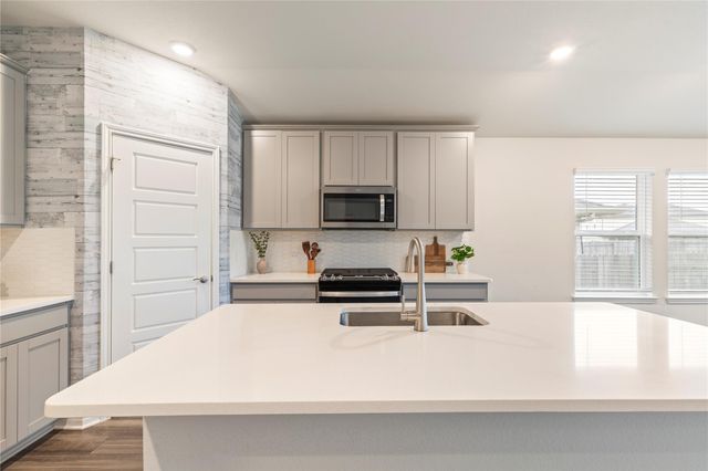 613 Wild Spur LN, Liberty Hill, TX 78642