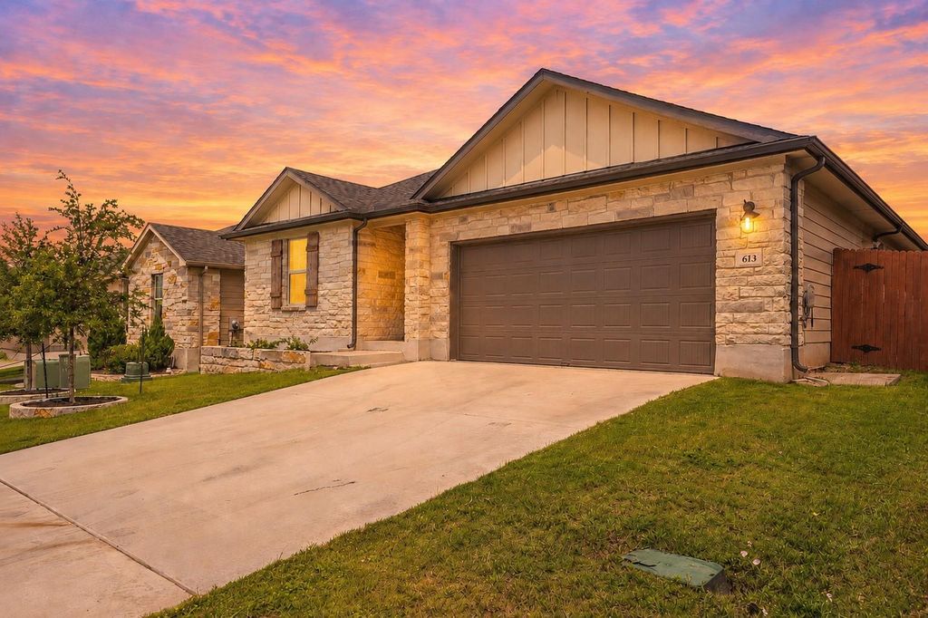 613 Wild Spur LN, Liberty Hill, TX 78642
