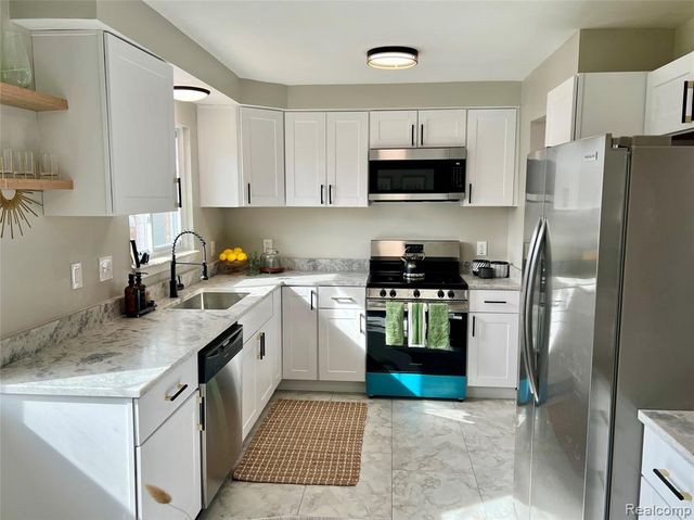 24545 Greenbrier Avenue, Eastpointe, MI 48021